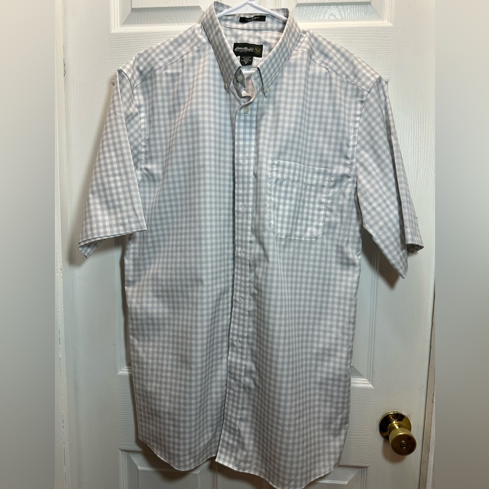 Eddie Bauer Men's Short-Sleeve Button-Down Shirt in Light Gray Gingham